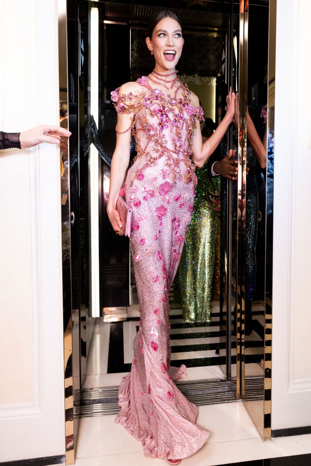 KARLIE KLOSS IN PINK BEJEWELED GOWN AT THE 2024 MET GALA IN NEW YORK04